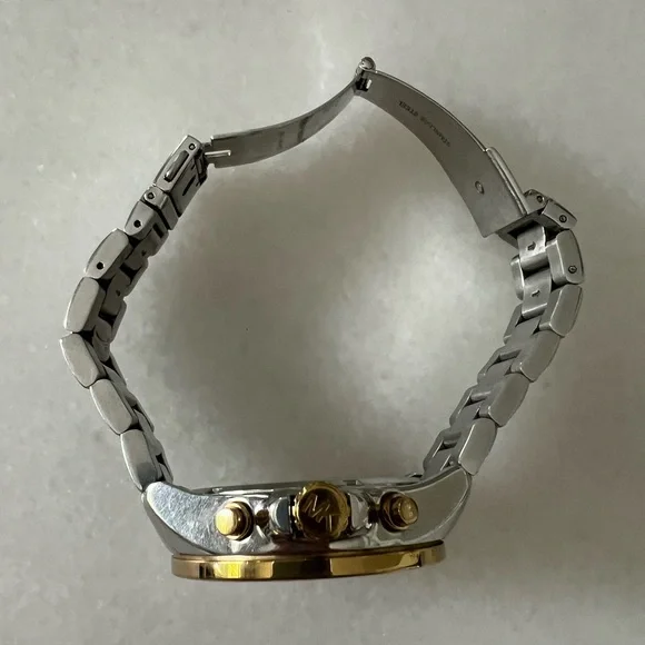 🎀Michael Kors oversized unisex watch model MK5710 really good used condition🎀
